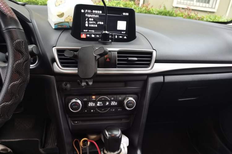 Used Mazda 3 Axela 2019 Cloud-Controlled Version Sedan 1.5L Automatic Luxury Trim China V Standard Audio And AC Panel