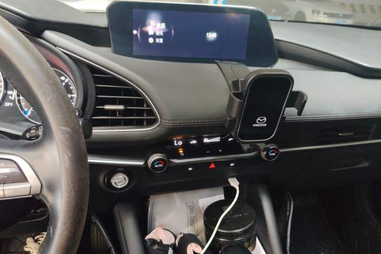 Used Mazda 3 Axela 2019 Cloud-Controlled Version Sedan 1.5L Automatic Luxury Trim China VI Standard Audio And AC Panel