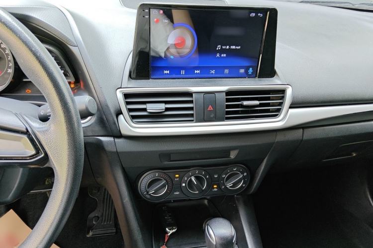 Used Mazda 3 Axela 2019 Cloud-Controlled Version Sedan 1.5L Automatic Comfort Trim China VI Standard Audio And AC Panel