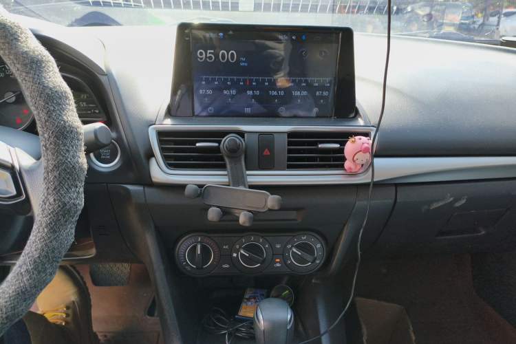 Used Mazda 3 Axela 2019 Cloud-Controlled Version Sedan 1.5L Automatic Comfort Trim China VI Standard Audio And AC Panel