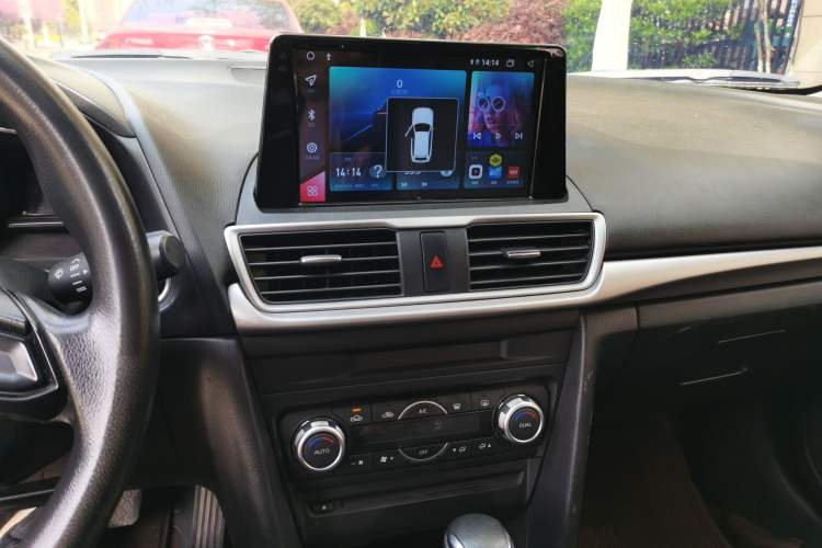 Used Mazda 3 Axela 2019 Cloud-Controlled Sedan 1.5L Automatic Luxury Model China VI Standard Audio And AC Panel