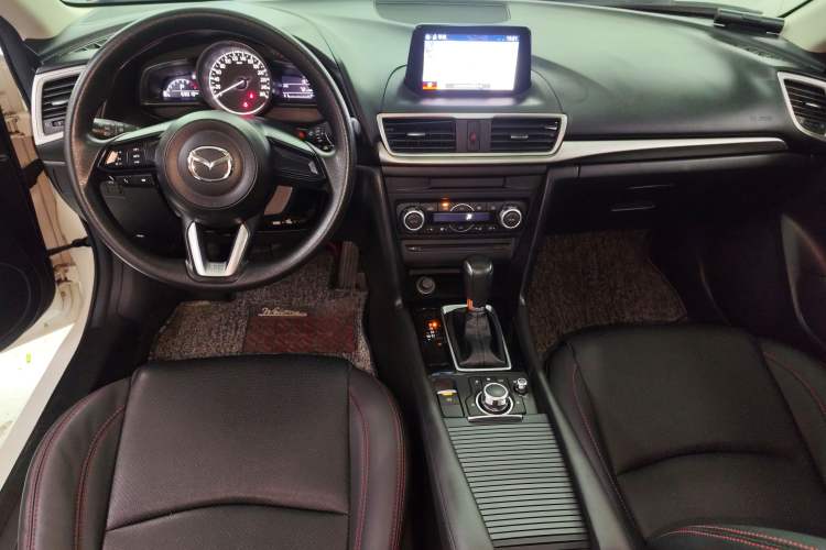 Used Mazda 3 Axela 2019 Cloud-Controlled Sedan 1.5L Automatic Luxury Model China VI Standard Audio And AC Panel