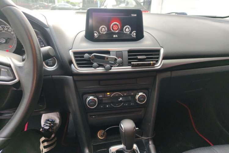 Used Mazda 3 Axela 2019 Cloud-Controlled Version Sedan 2.0L Automatic Luxury Trim China VI Standard Audio And AC Panel