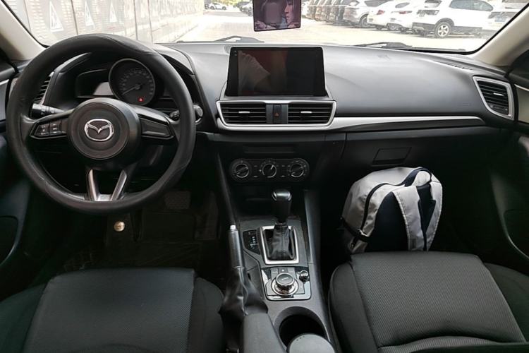 Used Mazda 3 Axela 2019 Cloud-Controlled Version Sedan 1.5L Automatic Comfort Trim China VI Standard Center Console