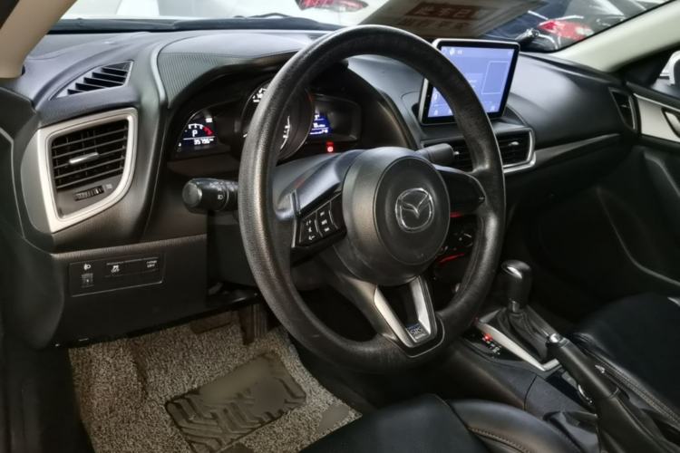 Used Mazda 3 Axela 2019 Cloud-Controlled Version Sedan 1.5L Automatic Comfort Trim China VI Standard Center Console