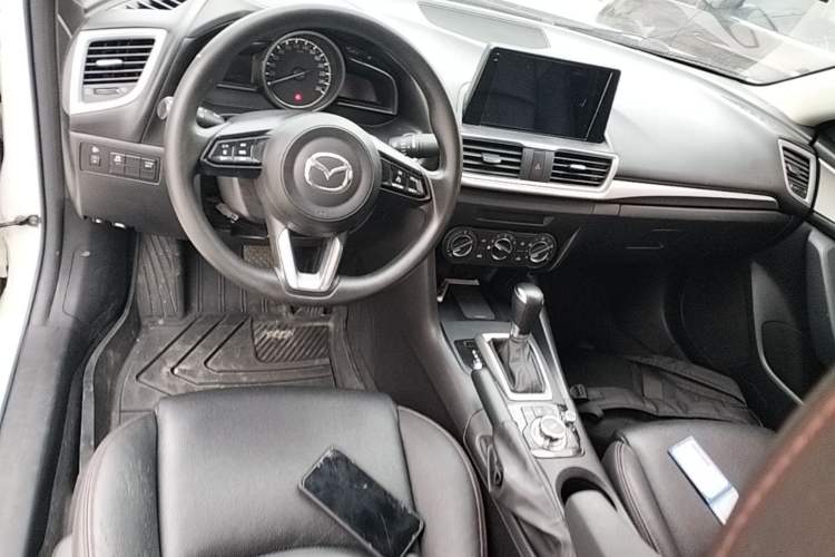 Used Mazda 3 Axela 2019 Cloud-Controlled Version Sedan 1.5L Automatic Comfort Trim China VI Standard Center Console