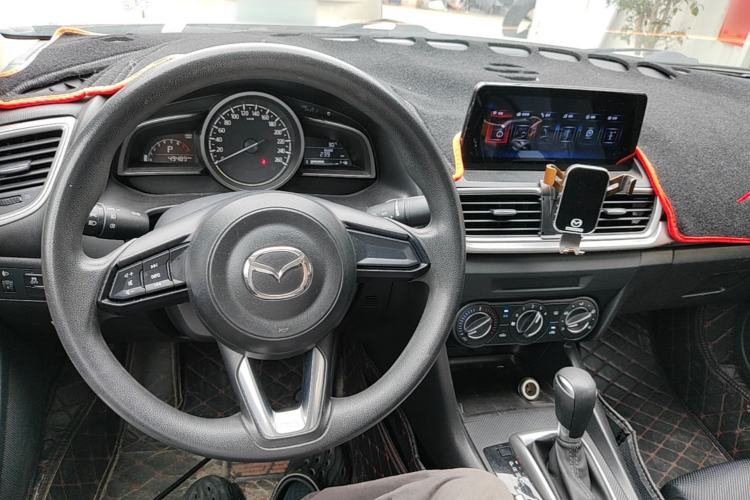 Used Mazda 3 Axela 2019 Cloud-Controlled Version Sedan 1.5L Automatic Comfort Trim China VI Standard Center Console