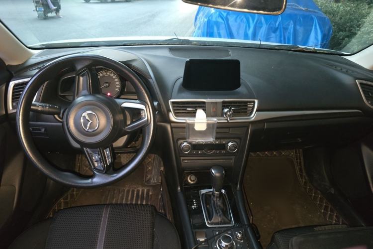 Used Mazda 3 Axela 2019 Cloud-Controlled Sedan 1.5L Automatic Luxury Model China VI Standard Center Console
