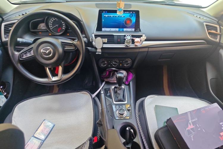 Used Mazda 3 Axela 2019 Cloud-Controlled Version Sedan 1.5L Automatic Comfort Trim China VI Standard Center Console
