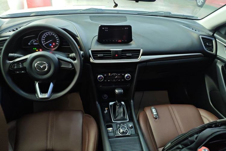 Used Mazda 3 Axela 2019 Cloud-Controlled Sedan 1.5L Automatic Luxury Model China VI Standard Center Console