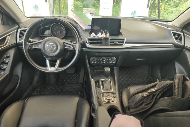Used Mazda 3 Axela 2019 Cloud-Controlled Version Sedan 1.5L Automatic Comfort Trim China V Standard Center Console