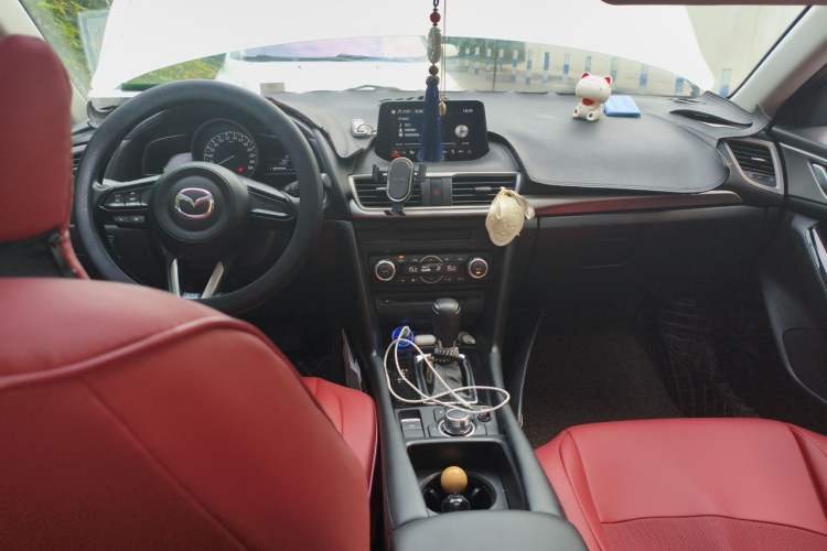 Used Mazda 3 Axela 2019 Cloud-Controlled Sedan 1.5L Automatic Luxury Model China VI Standard Center Console