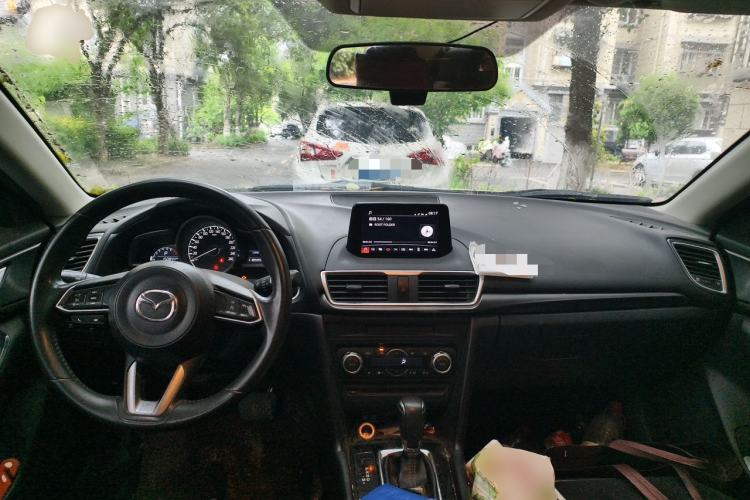 Used Mazda 3 Axela 2019 Cloud-Controlled Version Sedan 2.0L Automatic Luxury Trim China VI Standard Center Console