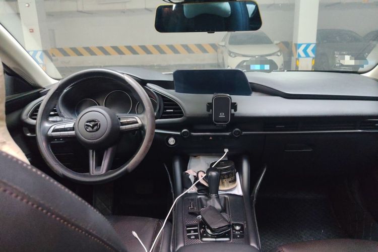 Used Mazda 3 Axela 2019 Cloud-Controlled Version Sedan 1.5L Automatic Luxury Trim China VI Standard Center Console