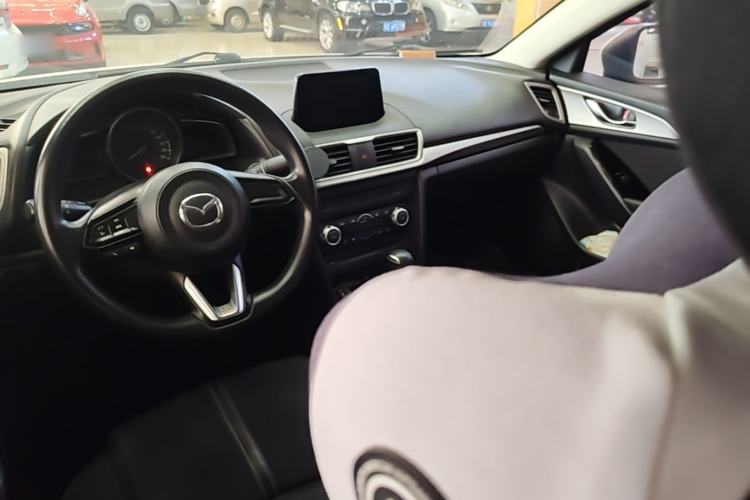 Used Mazda 3 Axela 2019 Cloud-Controlled Sedan 1.5L Automatic Luxury Model China VI Standard Center Console