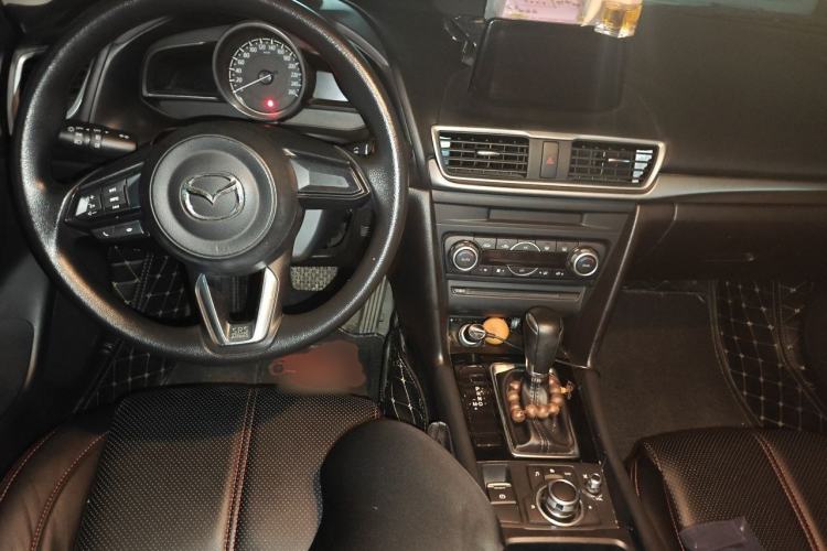 Used Mazda 3 Axela 2019 Cloud-Controlled Sedan 1.5L Automatic Luxury Model China VI Standard Center Console