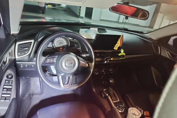 Used Mazda 3 Axela 2019 Cloud-Controlled Version Sedan 1.5L Automatic Comfort Trim China VI Standard Center Console