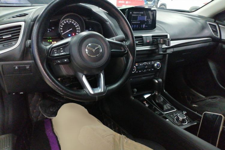Used Mazda 3 Axela 2019 Cloud-Controlled Version Sedan 1.5L Automatic Luxury Trim China V Standard Center Console