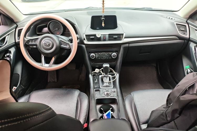 Used Mazda 3 Axela 2019 Cloud-Controlled Sedan 1.5L Automatic Luxury Model China VI Standard Center Console