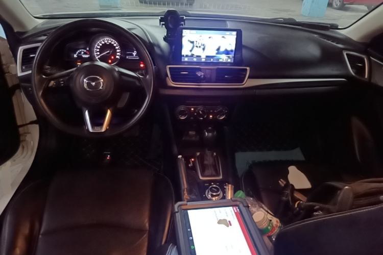 Used Mazda 3 Axela 2019 Cloud-Controlled Version Sedan 1.5L Automatic Comfort Trim China V Standard Center Console