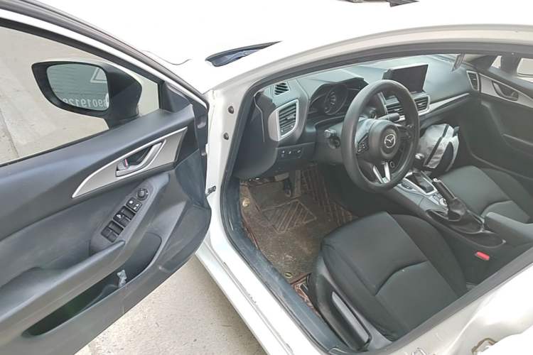 Used Mazda 3 Axela 2019 Cloud-Controlled Version Sedan 1.5L Automatic Comfort Trim China VI Standard Driver Seat