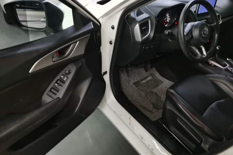 Used Mazda 3 Axela 2019 Cloud-Controlled Version Sedan 1.5L Automatic Comfort Trim China VI Standard Driver Seat