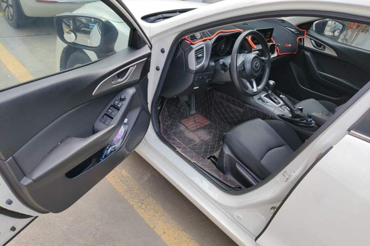 Used Mazda 3 Axela 2019 Cloud-Controlled Version Sedan 1.5L Automatic Comfort Trim China VI Standard Driver Seat