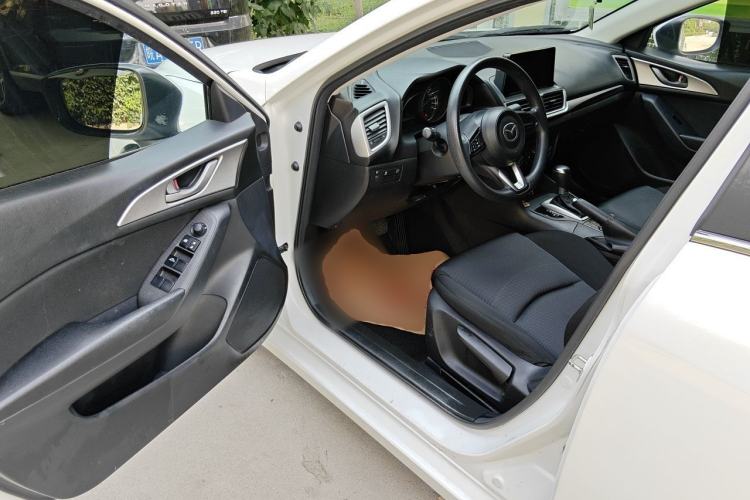 Used Mazda 3 Axela 2019 Cloud-Controlled Version Sedan 1.5L Automatic Comfort Trim China VI Standard Driver Seat