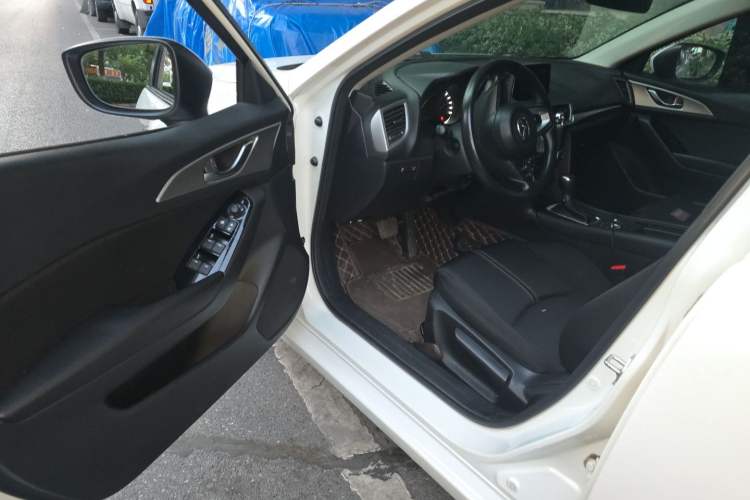 Used Mazda 3 Axela 2019 Cloud-Controlled Sedan 1.5L Automatic Luxury Model China VI Standard Driver Seat