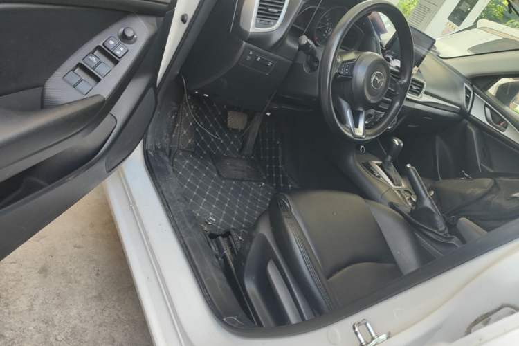 Used Mazda 3 Axela 2019 Cloud-Controlled Version Sedan 1.5L Automatic Comfort Trim China V Standard Driver Seat