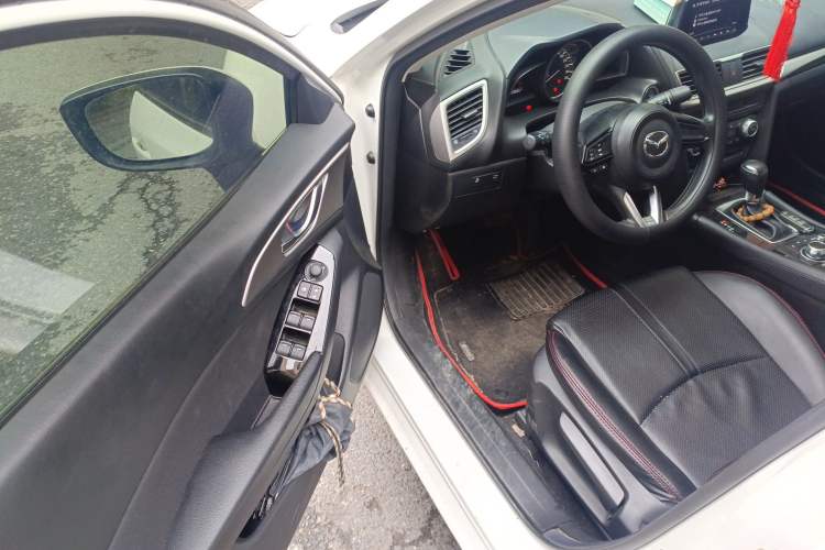 Used Mazda 3 Axela 2019 Cloud-Controlled Sedan 1.5L Automatic Luxury Model China VI Standard Driver Seat