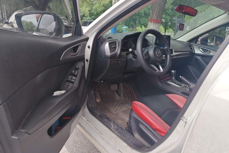 Used Mazda 3 Axela 2019 Cloud-Controlled Version Sedan 1.5L Automatic Comfort Trim China VI Standard Driver Seat