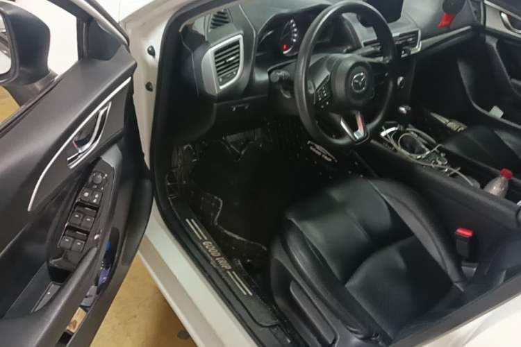 Used Mazda 3 Axela 2019 Cloud-Controlled Sedan 1.5L Automatic Luxury Model China VI Standard Driver Seat