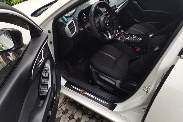 Used Mazda 3 Axela 2019 Cloud-Controlled Version Sedan 1.5L Automatic Luxury Trim China V Standard Driver Seat