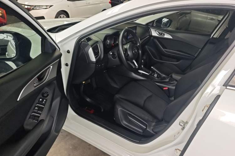 Used Mazda 3 Axela 2019 Cloud-Controlled Version Sedan 1.5L Automatic Comfort Trim China VI Standard Driver Seat