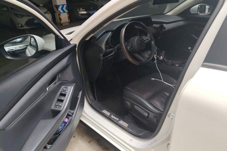 Used Mazda 3 Axela 2019 Cloud-Controlled Version Sedan 1.5L Automatic Luxury Trim China VI Standard Driver Seat