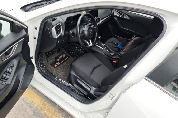 Used Mazda 3 Axela 2019 Cloud-Controlled Version Sedan 1.5L Automatic Comfort Trim China VI Standard Driver Seat