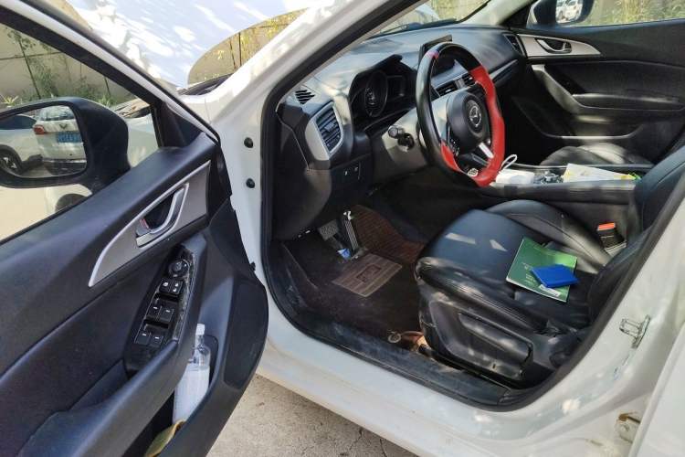 Used Mazda 3 Axela 2019 Cloud-Controlled Sedan 1.5L Automatic Luxury Model China VI Standard Driver Seat