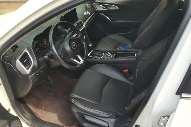 Used Mazda 3 Axela 2019 Cloud-Controlled Sedan 1.5L Automatic Luxury Model China VI Standard Driver Seat