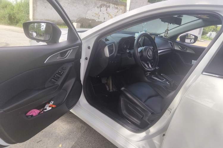 Used Mazda 3 Axela 2019 Cloud-Controlled Version Sedan 1.5L Automatic Comfort Trim China VI Standard Driver Seat