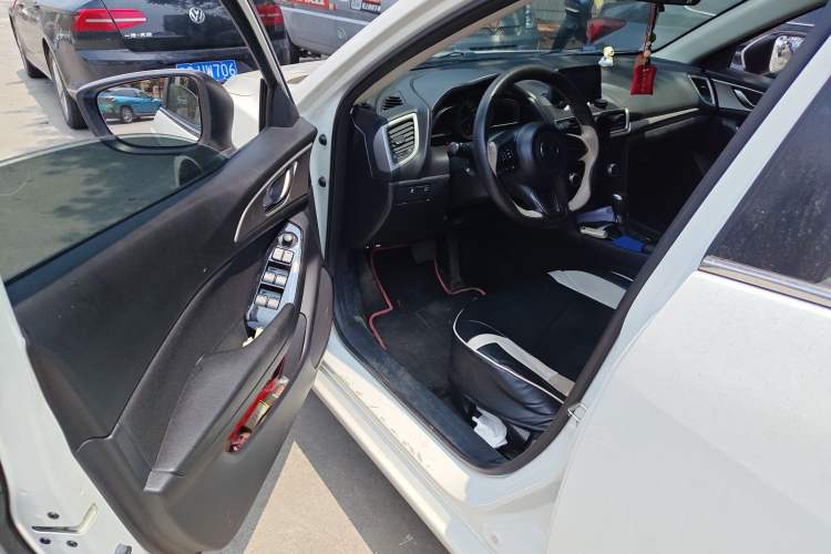 Used Mazda 3 Axela 2019 Cloud-Controlled Version Hatchback 2.0L Automatic Luxury Model China VI Standard Driver Seat