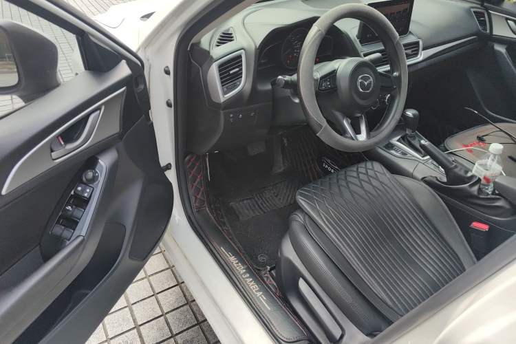 Used Mazda 3 Axela 2019 Cloud-Controlled Version Sedan 1.5L Automatic Comfort Trim China VI Standard Driver Seat