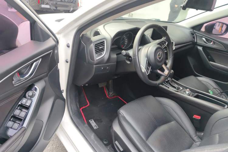 Used Mazda 3 Axela 2019 Cloud-Controlled Version Sedan 2.0L Automatic Luxury Trim China VI Standard Driver Seat