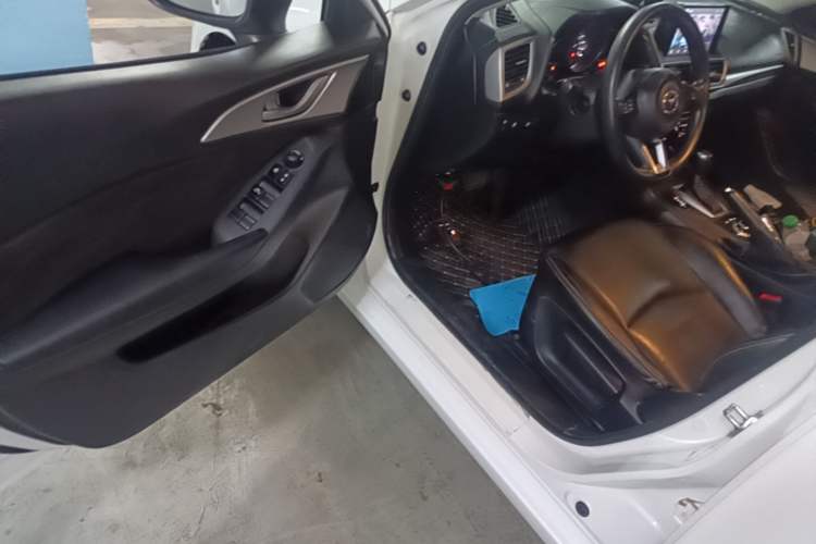 Used Mazda 3 Axela 2019 Cloud-Controlled Version Sedan 1.5L Automatic Comfort Trim China V Standard Driver Seat