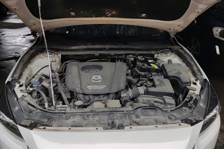 Used Mazda 3 Axela 2019 Cloud-Controlled Version Sedan 1.5L Automatic Comfort Trim China V Standard Engine Bay