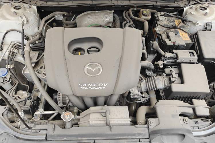Used Mazda 3 Axela 2019 Cloud-Controlled Version Sedan 1.5L Automatic Comfort Trim China VI Standard Engine Bay