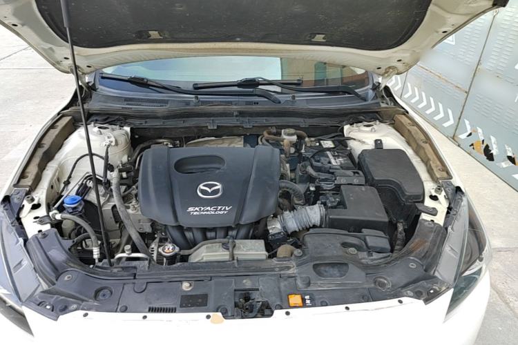Used Mazda 3 Axela 2019 Cloud-Controlled Version Sedan 1.5L Automatic Comfort Trim China VI Standard Engine Bay