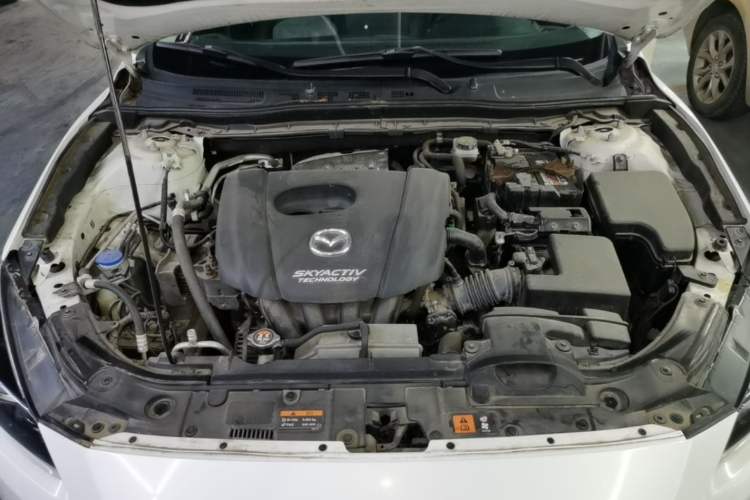 Used Mazda 3 Axela 2019 Cloud-Controlled Version Sedan 1.5L Automatic Comfort Trim China VI Standard Engine Bay