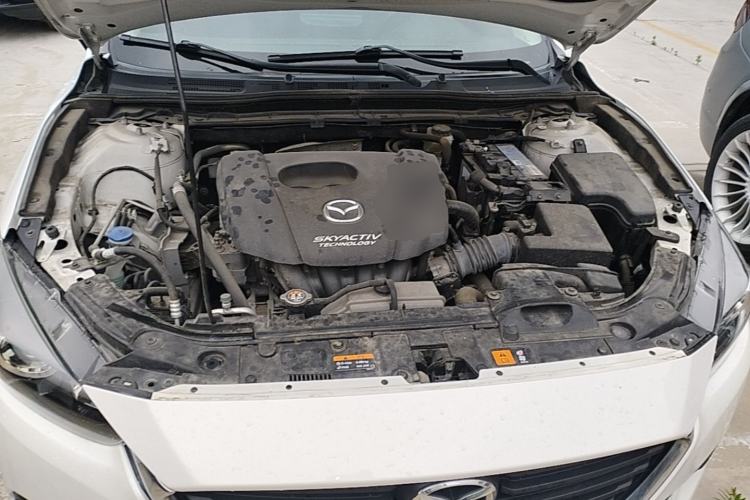 Used Mazda 3 Axela 2019 Cloud-Controlled Version Sedan 1.5L Automatic Comfort Trim China VI Standard Engine Bay