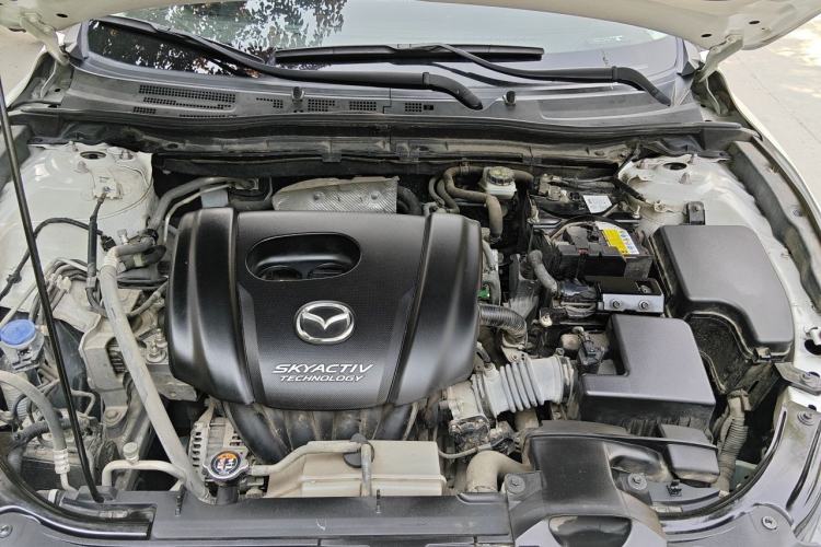 Used Mazda 3 Axela 2019 Cloud-Controlled Version Sedan 1.5L Automatic Comfort Trim China VI Standard Engine Bay